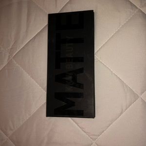 KKW Beauty Smoke Palette. Like New.